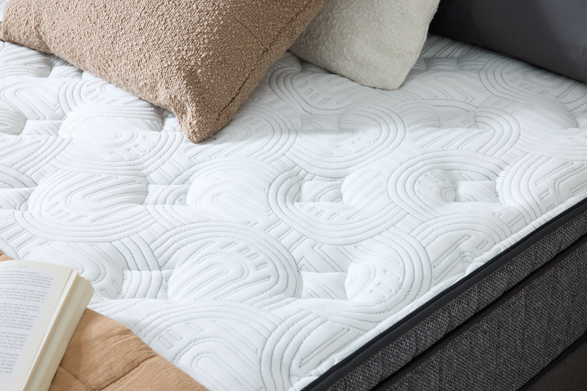 Close-up of the Royale plush mattress pillow top